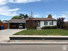 Photo 3 for 5382 W North Lilac Ave