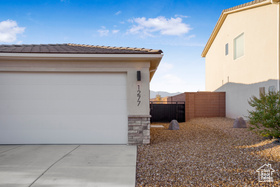 Photo 3 for 1277 E Marlowe Way