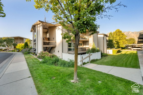 Photo 2 for 1525 E Waterbury Dr #B