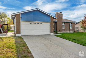 Photo 2 for 3916 S Hawkeye Dr