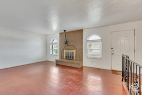 Photo 4 for 3916 S Hawkeye Dr