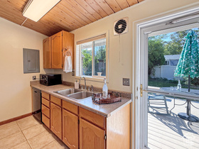 Photo 5 for 1011 E Rancho Blvd