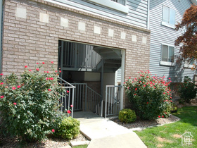 Photo 3 for 1559 N Riverside Ave #4