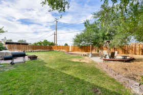 Photo 5 for 10321 S Carnation Dr