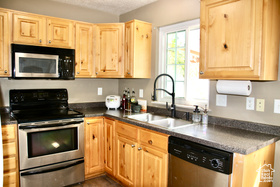 Photo 4 for 790 N 150 East