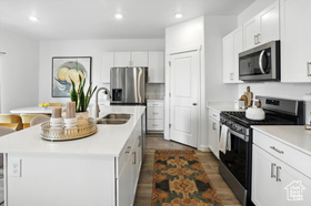 Photo 5 for 1252 S Raintree Ln