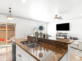 Photo 6 for 1227 N Silvercrest Dr