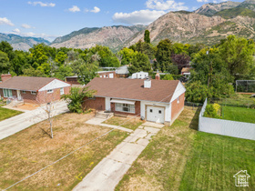 Photo 3 for 3472 S Fowler Ave