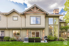 Photo 6 for 6042 N Fox Point Cir #C1