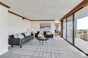 Photo 5 for 241 N Vine St #1101E