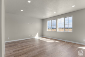 Photo 4 for 541 W Coyote Ridge Rd