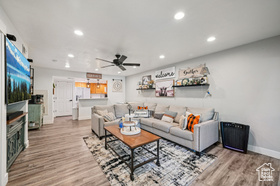 Photo 4 for 975 W Little River Way #1