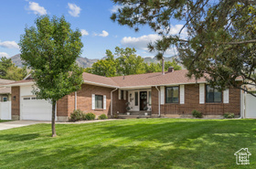 Photo 2 for 6877 Pineview Cir