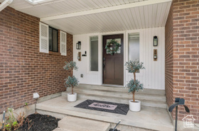 Photo 3 for 6877 Pineview Cir