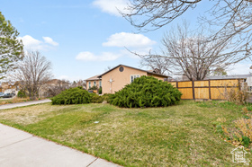 Photo 2 for 669 W Ogden Dr