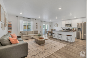 Photo 4 for 1052 E Waterway Ln