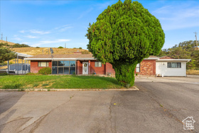 Photo 3 for 599 Canyon Rd