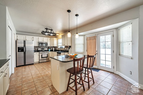 Photo 6 for 1701 E Sunrise Dr
