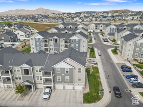 Photo 3 for 1834 W Newcastle Ln #201