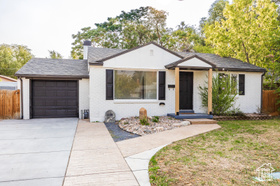 Photo 3 for 1220 S Redwood Dr