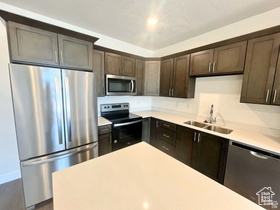 Photo 3 for 2101 N Main St #205