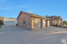 Photo 3 for 1040 E Canyon Rd