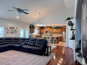 Photo 2 for 885 N Canyon View Dr