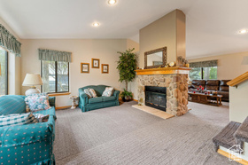 Photo 4 for 4375 N Meadow Ln