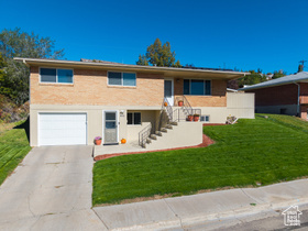 Photo 4 for 816 Park Ln