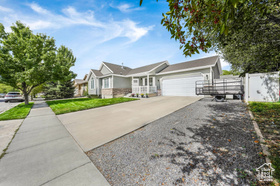 Photo 3 for 2047 E Shadow Dr