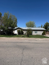 Photo 1 for 723 E Rose Ln