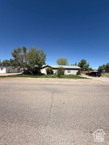 Photo 2 for 723 E Rose Ln