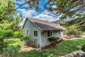 Photo 4 for 2484 Oakridge Dr