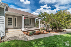 Photo 3 for 2484 Oakridge Dr