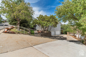 Photo 5 for 2484 Oakridge Dr