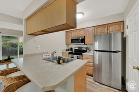 Photo 4 for 426 N Orchard Dr #5