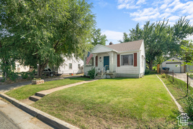 Photo 2 for 131 S Country Club Dr