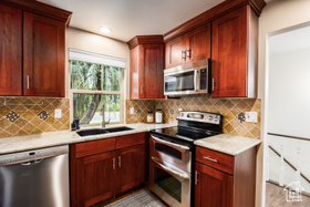 Photo 4 for 6427 S Rodeo Ln