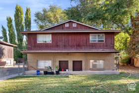 Photo 2 for 841 E Whitemaple Way