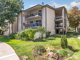 Photo 2 for 5820 S Waterbury Way #H