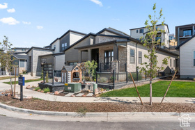 Photo 3 for 837 S Finley Cir