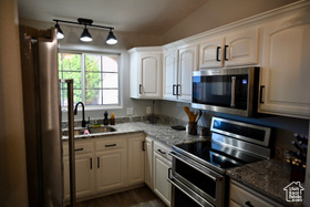 Photo 5 for 250 S Donlee Dr #J