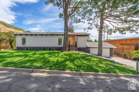 Photo 2 for 1370 E Oakmont Ln