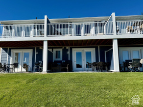 Photo 3 for 888 N Newberg Dr #2