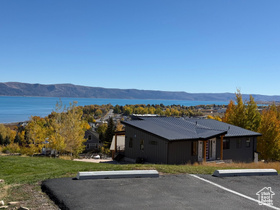 Photo 5 for 888 N Newberg Dr #2