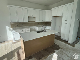 Photo 4 for 896 W Huntington River Dr #102