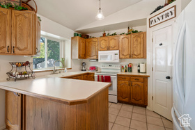 Photo 4 for 3476 W Spaulding Rd