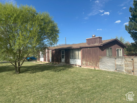 Photo 4 for 709 W Highway 193