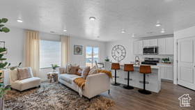 Photo 3 for 3287 W Indigo St #1086