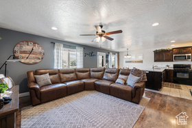 Photo 4 for 785 S Peachtree Dr